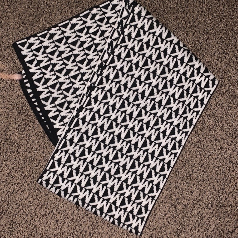 🆕 Michael Kors Scarf